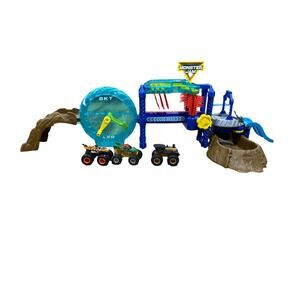 Monster Jam Megalodon Monster Wash with 3 Monster Trucks